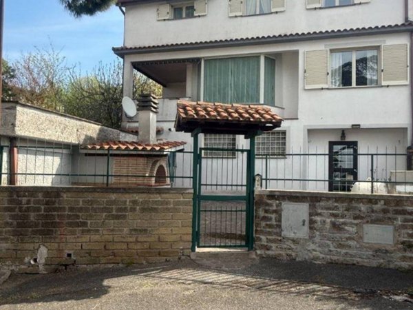 casa indipendente in vendita a Campagnano di Roma