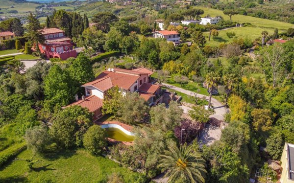 casa indipendente in vendita a Campagnano di Roma