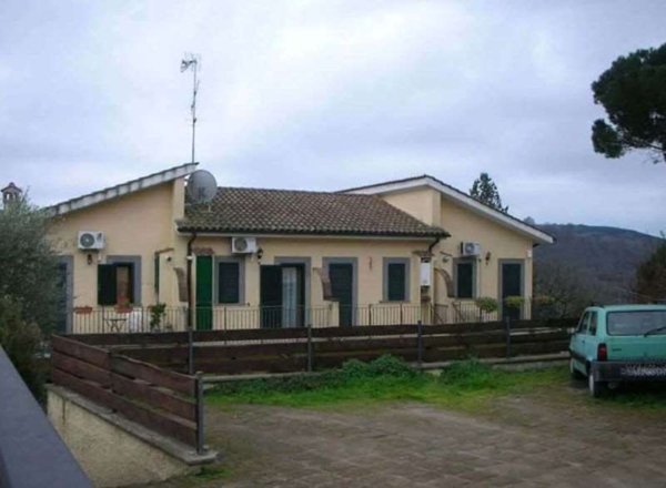casa indipendente in vendita a Campagnano di Roma