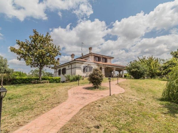 casa indipendente in vendita a Campagnano di Roma