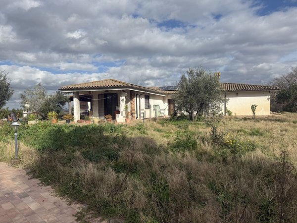 casa indipendente in vendita a Campagnano di Roma