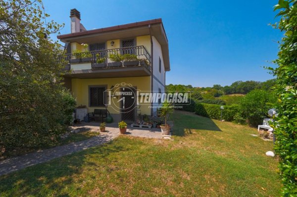 casa indipendente in vendita a Campagnano di Roma