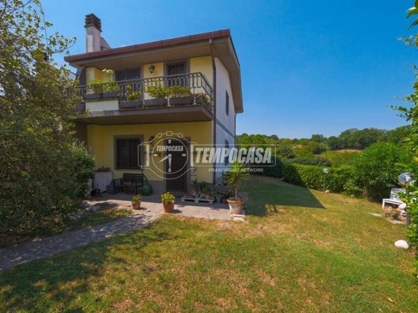 casa indipendente in vendita a Campagnano di Roma