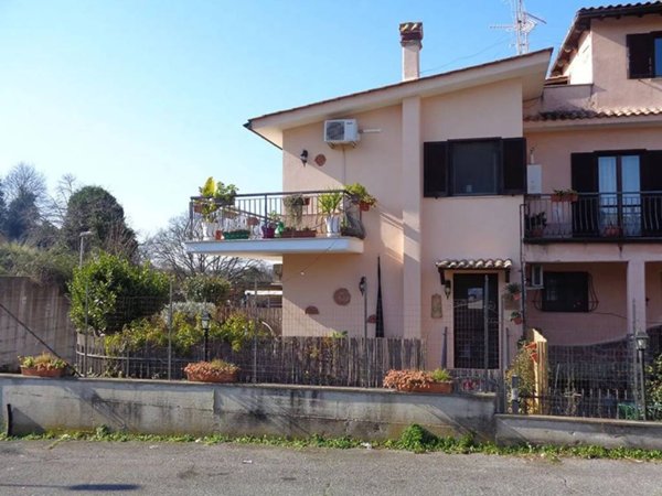 casa indipendente in vendita a Campagnano di Roma