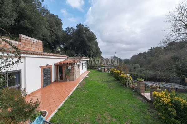 casa indipendente in vendita a Campagnano di Roma
