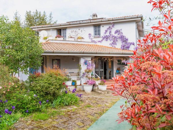 casa indipendente in vendita a Campagnano di Roma