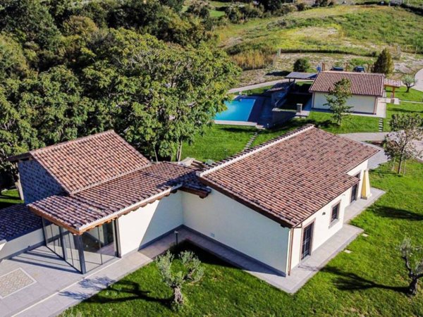 casa indipendente in vendita a Campagnano di Roma