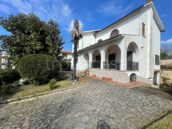casa indipendente in vendita a Campagnano di Roma