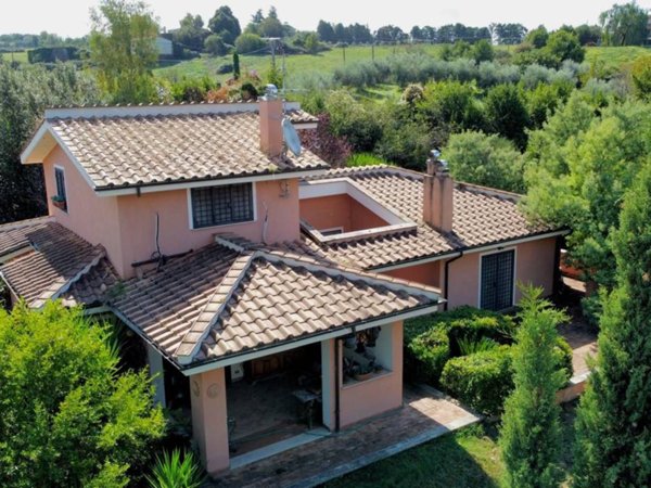 casa indipendente in vendita a Campagnano di Roma