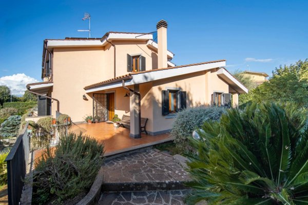 casa indipendente in vendita a Campagnano di Roma