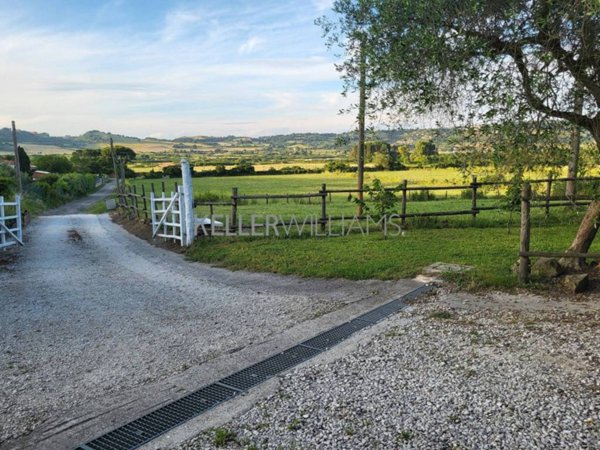 locale commerciale in vendita a Campagnano di Roma