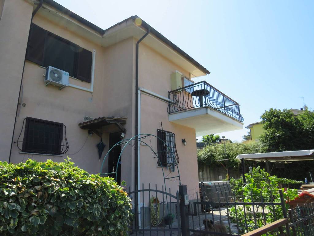 pentavano in vendita a Campagnano di Roma