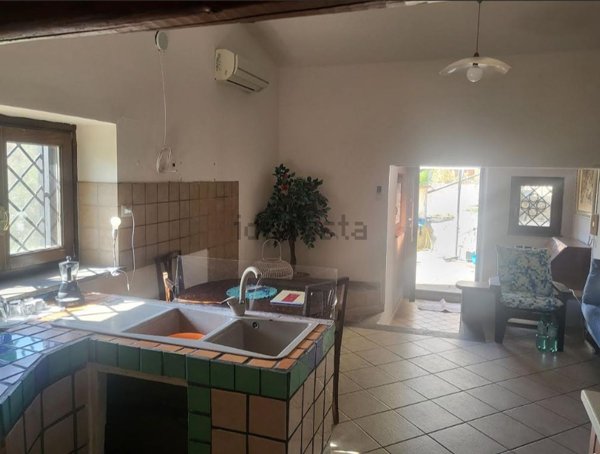 locale di sgombero in vendita a Campagnano di Roma