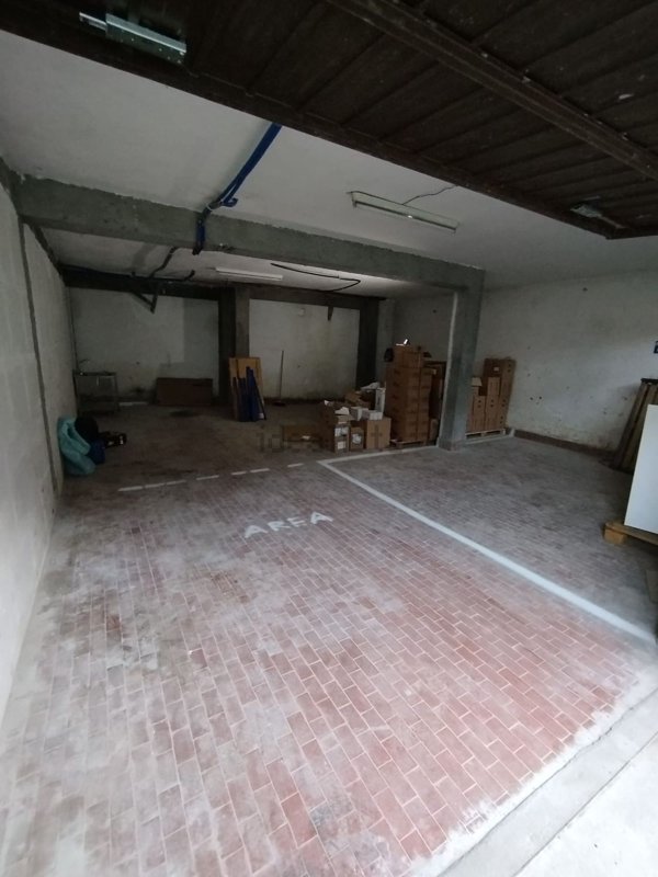 locale di sgombero in vendita a Campagnano di Roma