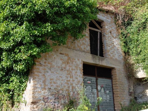 locale commerciale in vendita a Campagnano di Roma