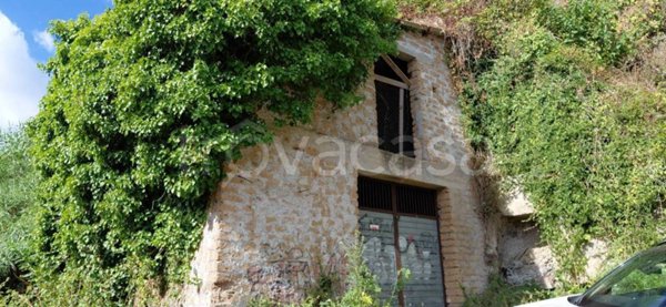 locale commerciale in vendita a Campagnano di Roma