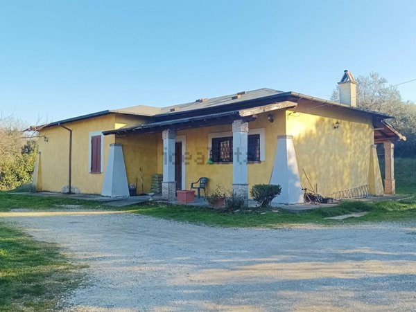 casa indipendente in vendita a Campagnano di Roma