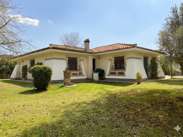 casa indipendente in vendita a Campagnano di Roma