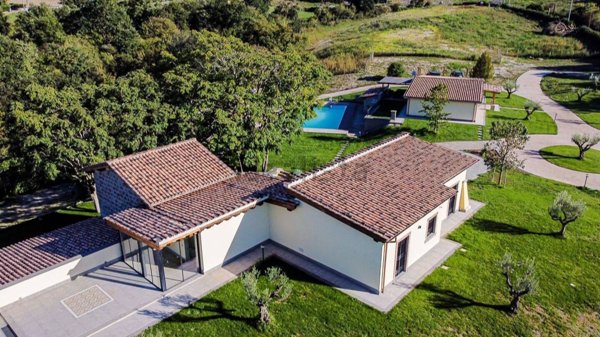 casa indipendente in vendita a Campagnano di Roma