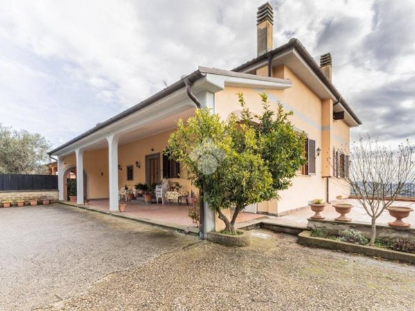 casa indipendente in vendita a Campagnano di Roma