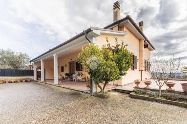 casa indipendente in vendita a Campagnano di Roma