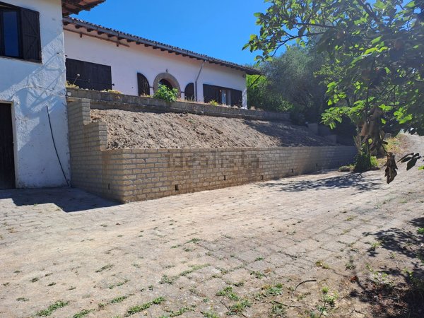 casa indipendente in vendita a Campagnano di Roma