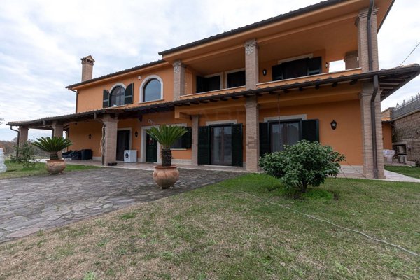 casa indipendente in vendita a Campagnano di Roma