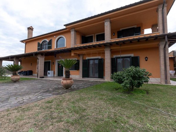 casa indipendente in vendita a Campagnano di Roma