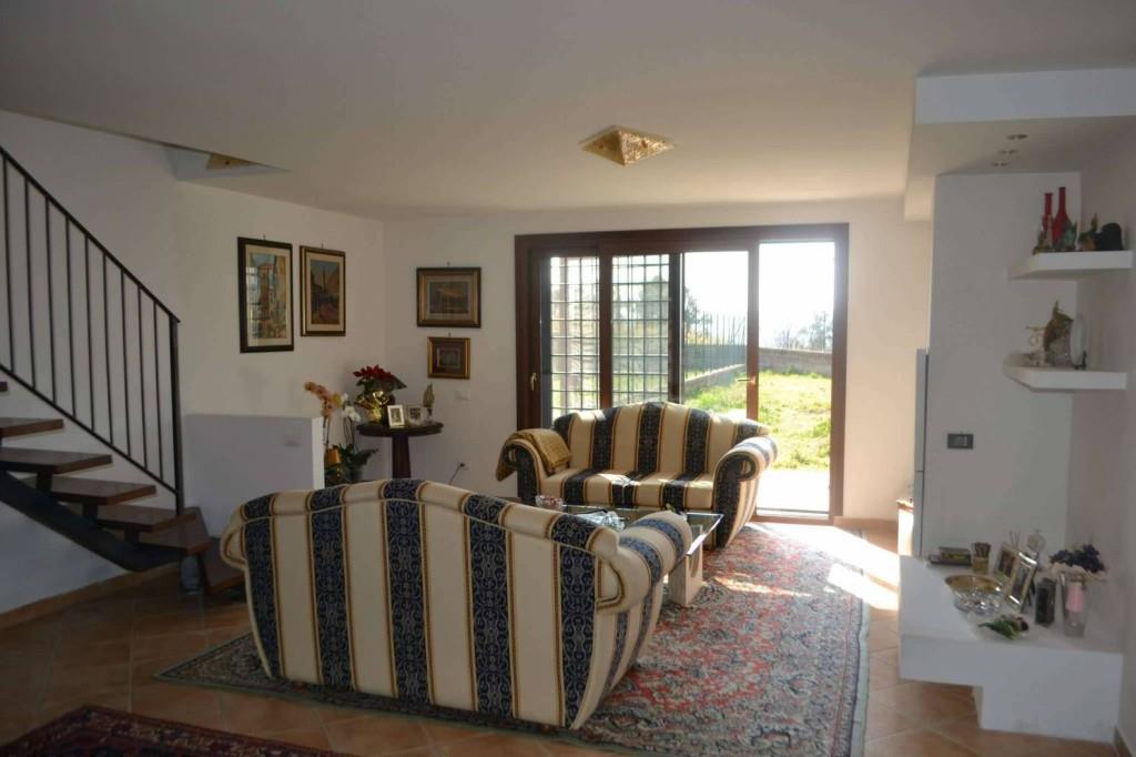 casa indipendente in vendita a Campagnano di Roma
