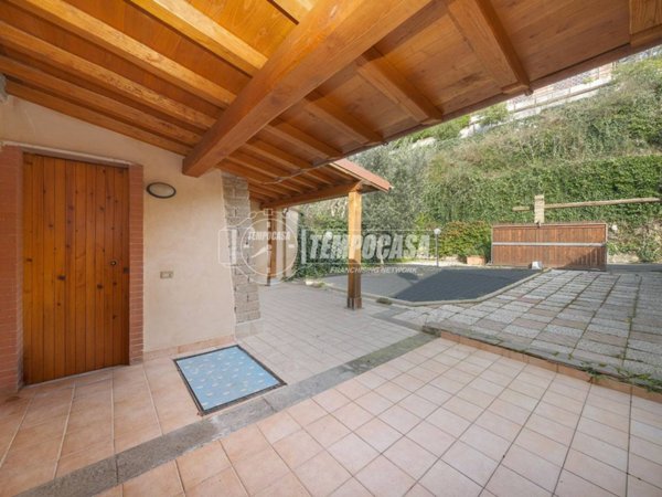 casa indipendente in vendita a Campagnano di Roma