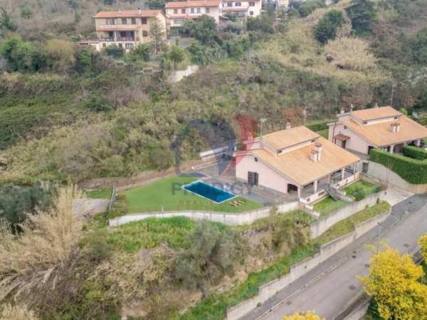 casa indipendente in vendita a Campagnano di Roma