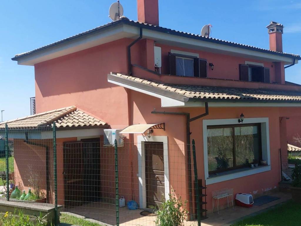 casa indipendente in vendita a Campagnano di Roma