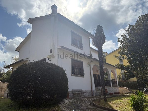 casa indipendente in vendita a Campagnano di Roma