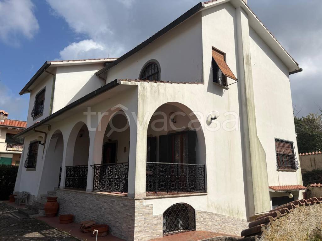 casa indipendente in vendita a Campagnano di Roma
