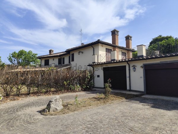 casa indipendente in vendita a Campagnano di Roma