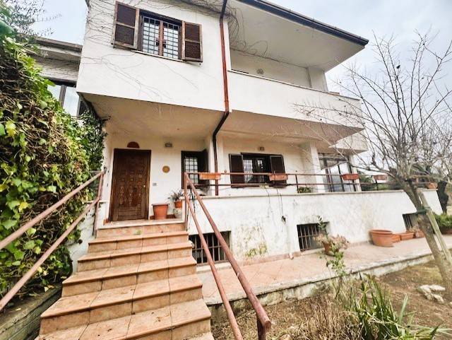 casa indipendente in vendita a Campagnano di Roma