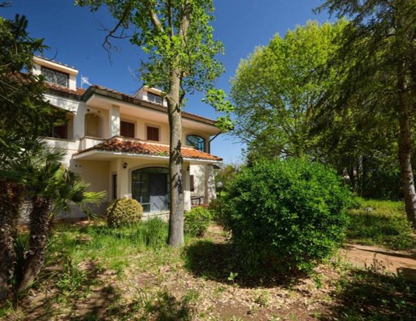 casa indipendente in vendita a Campagnano di Roma