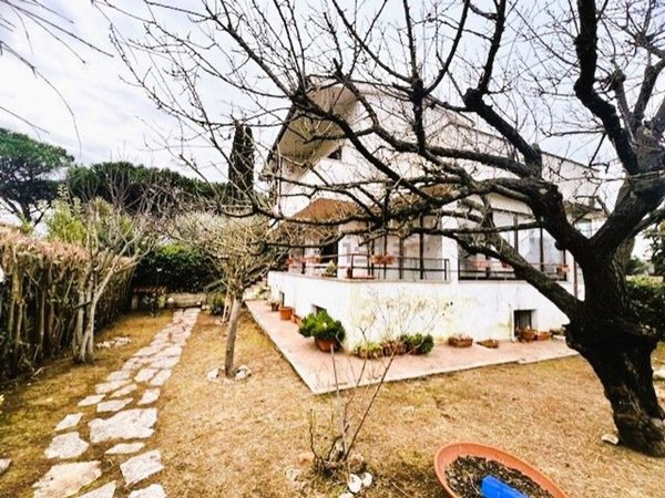 casa indipendente in vendita a Campagnano di Roma