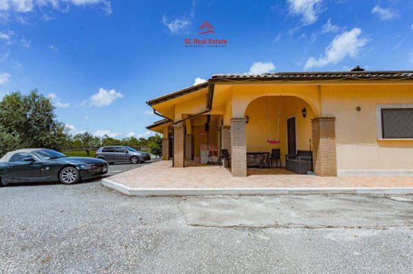 casa indipendente in vendita a Campagnano di Roma