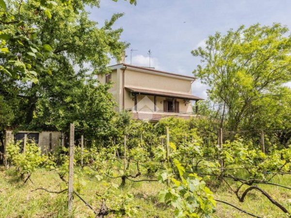 casa indipendente in vendita a Campagnano di Roma