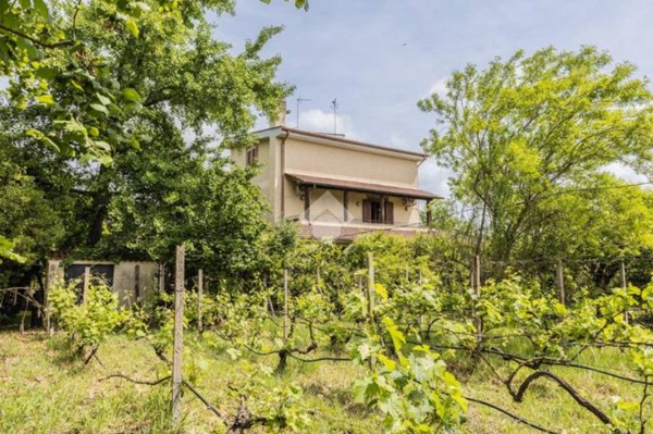 casa indipendente in vendita a Campagnano di Roma
