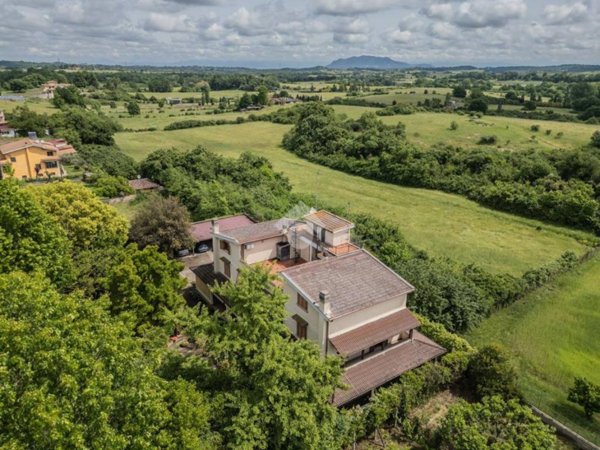 casa indipendente in vendita a Campagnano di Roma