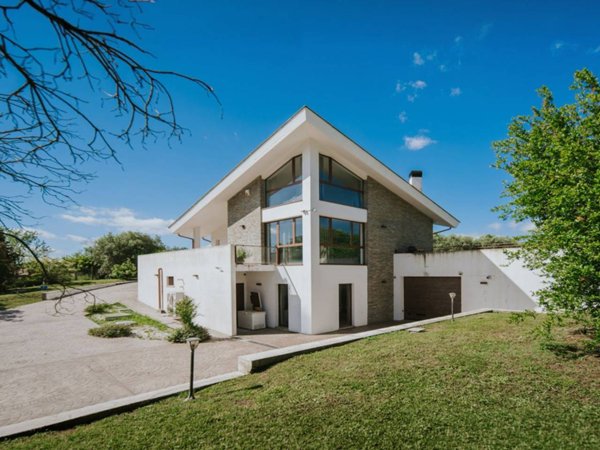 casa indipendente in vendita a Campagnano di Roma