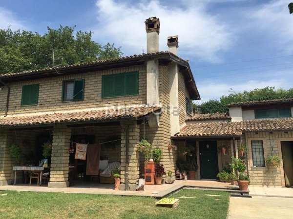 casa indipendente in vendita a Campagnano di Roma