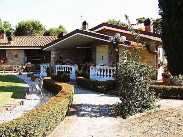 casa indipendente in vendita a Campagnano di Roma