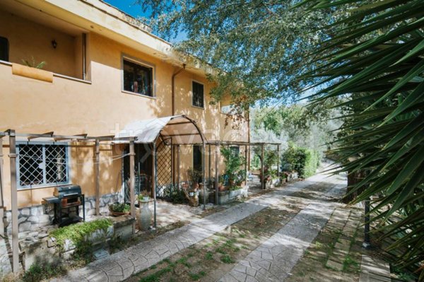 casa indipendente in vendita a Campagnano di Roma