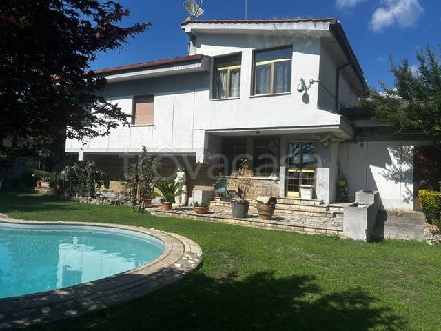 casa indipendente in vendita a Campagnano di Roma
