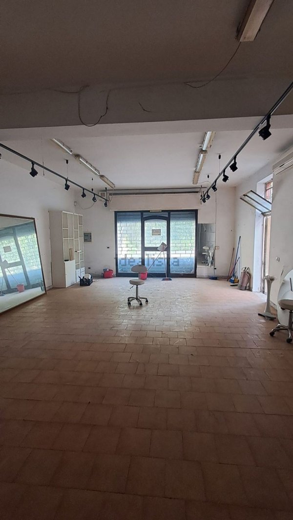 locale commerciale in vendita a Campagnano di Roma