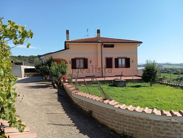 casa indipendente in vendita a Campagnano di Roma