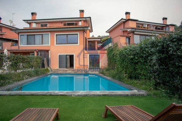 casa indipendente in vendita a Campagnano di Roma